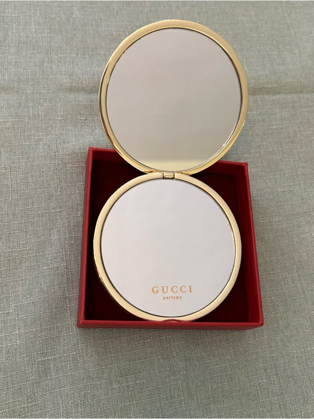 Gucci Gold Embossed Compact with Red Gift Box - Picture 4 of 8